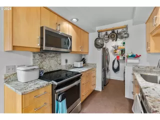 Photo #5: 24603555 Listing