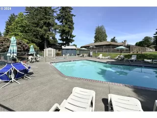 Photo #2: 24604084 Listing