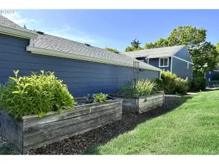 Photo #4: 24604084 Listing