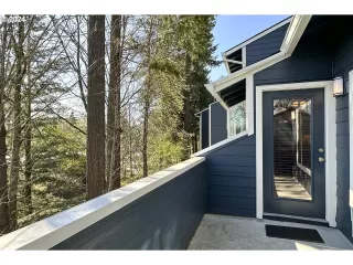 Photo #5: 24604084 Listing