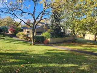 Photo #3: 24605192 Listing