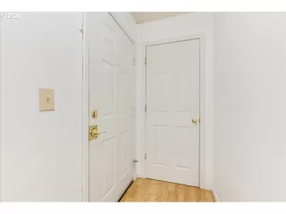 Photo #6: 24605287 Listing