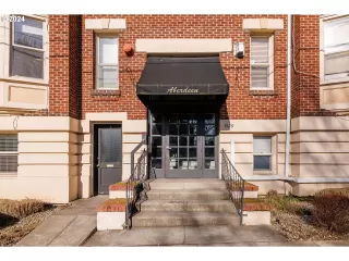 Photo #1: 24605893 Listing 