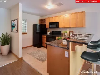 Photo #4: 24606010 Listing