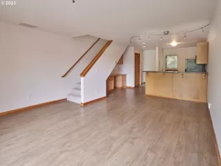 Photo #6: 24606010 Listing