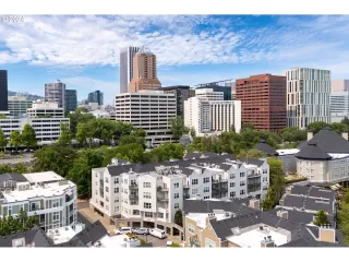 Photo #2: 24606885 Listing