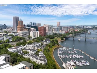 Photo #3: 24606885 Listing