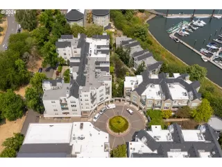 Photo #5: 24606885 Listing