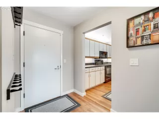 Photo #6: 24606885 Listing