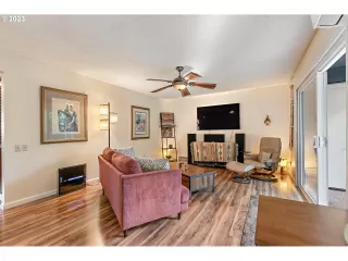 Photo #3: 24607159 Listing 