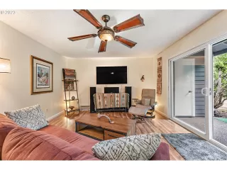 Photo #4: 24607159 Listing 