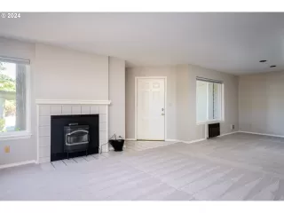 Photo #2: 24608199 Listing