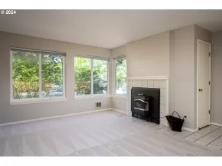 Photo #3: 24608199 Listing