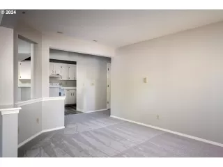 Photo #4: 24608199 Listing