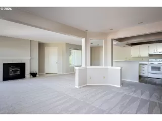 Photo #5: 24608199 Listing