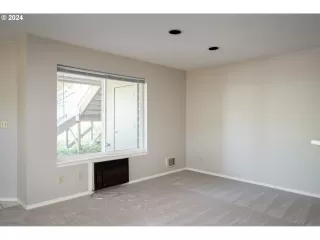 Photo #6: 24608199 Listing