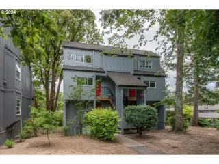 Photo #1: 24608799 Listing