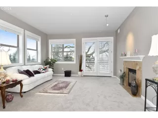 Photo #5: 24608898 Listing