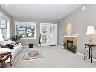 Photo #6: 24608898 Listing