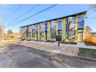 Photo #3: 24609103 Listing