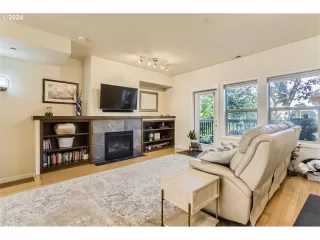 Photo #6: 24609433 Listing