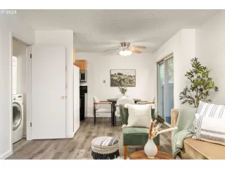 Photo #3: 24611467 Listing