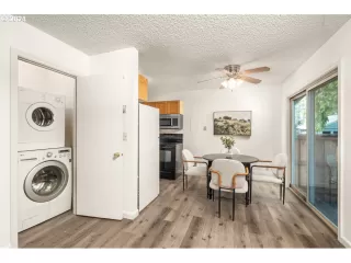 Photo #4: 24611467 Listing