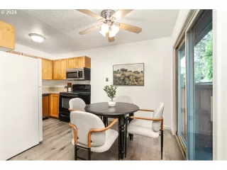 Photo #6: 24611467 Listing