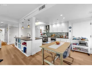 Photo #2: 24612019 Listing 