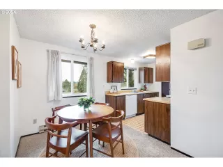 Photo #4: 24612407 Listing