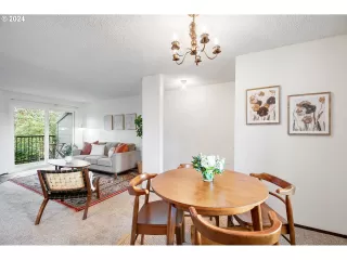 Photo #6: 24612407 Listing