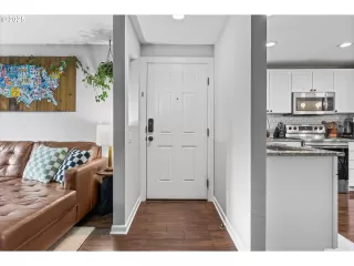 Photo #5: 24612608 Listing