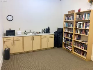 Photo #5: 24613307 Listing