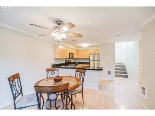 Photo #5: 24613953 Listing