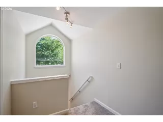 Photo #6: 24613953 Listing