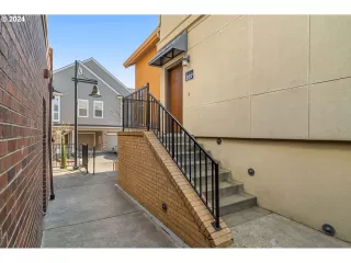 Photo #4: 24614328 Listing