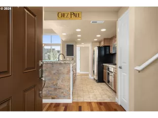 Photo #5: 24614328 Listing