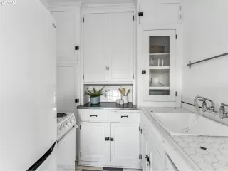 Photo #3: 24614389 Listing