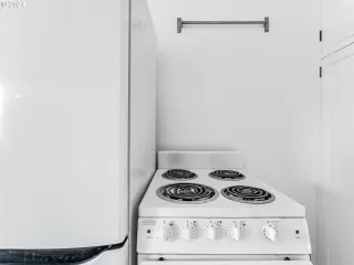 Photo #5: 24614389 Listing