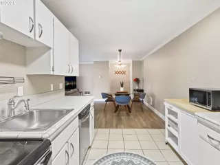 Photo #4: 24615818 Listing