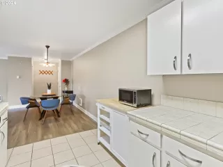 Photo #5: 24615818 Listing