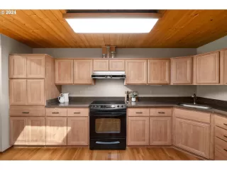 Photo #1: 24616517 Listing