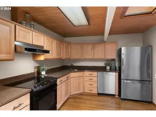 Photo #2: 24616517 Listing