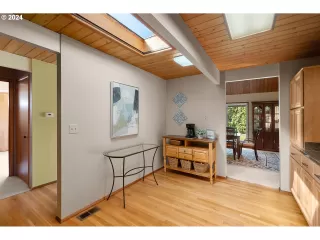 Photo #3: 24616517 Listing