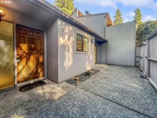 Photo #1: 24617133 Listing