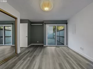 Photo #5: 24617133 Listing