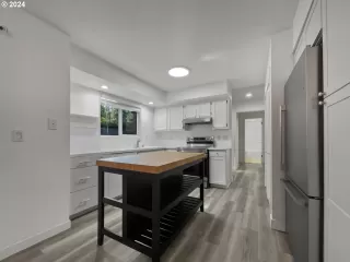 Photo #6: 24617133 Listing