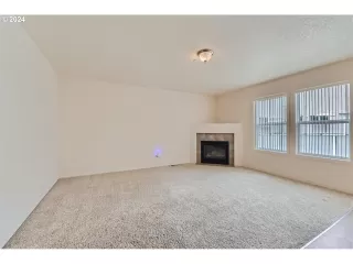 Photo #5: 24617476 Listing