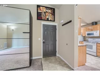 Photo #3: 24617835 Listing