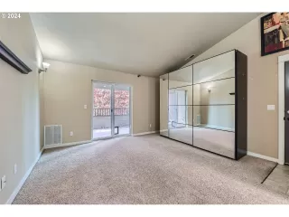 Photo #4: 24617835 Listing